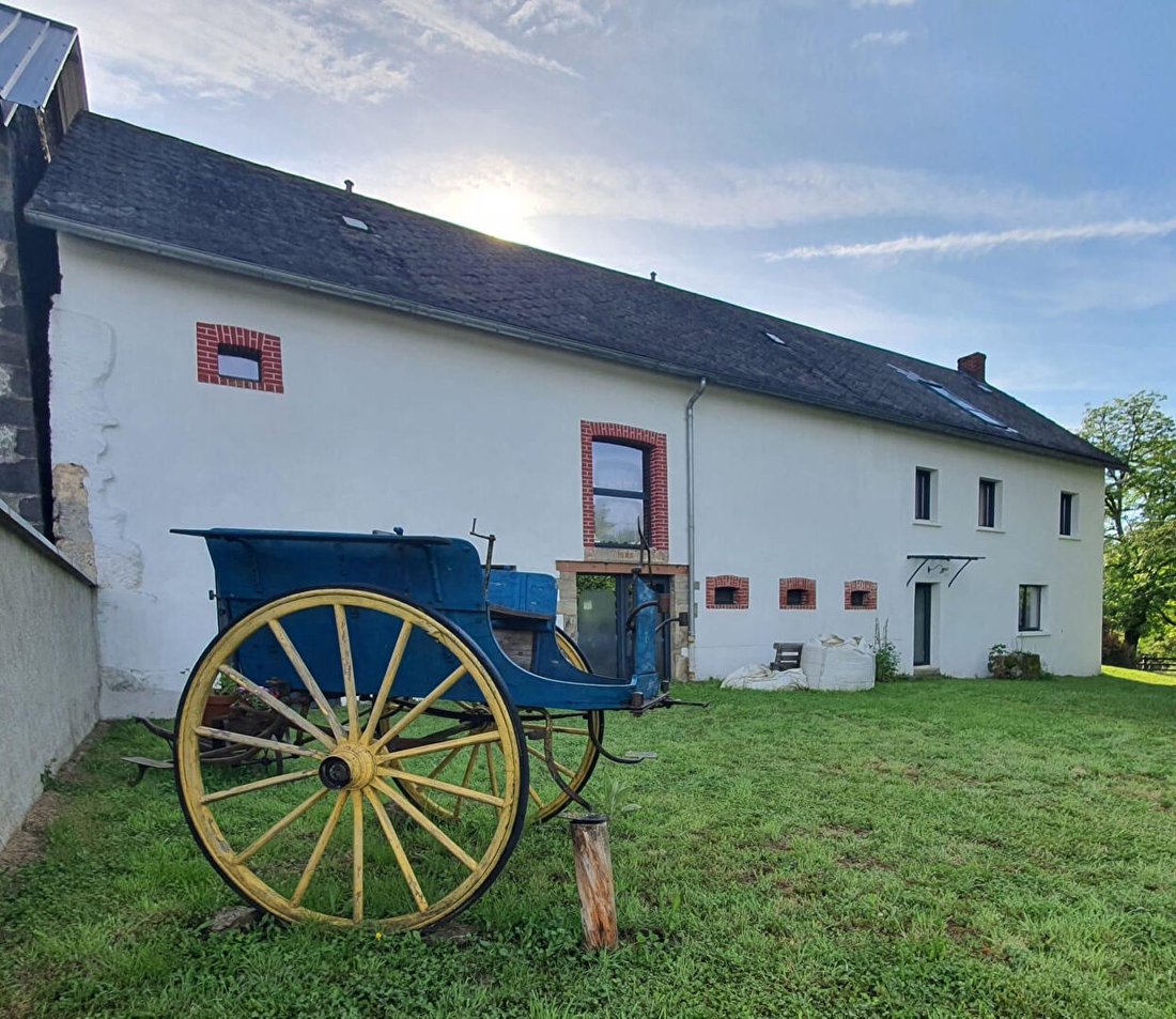 Land in Bourg-Lastic, Auvergne-Rhône-Alpes, France 1 - 18457785