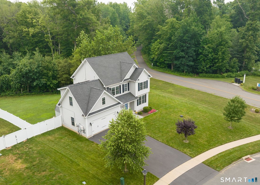 House in Southington, Connecticut, United States 2 - 18470482