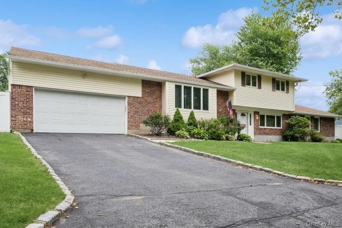 House in Commack, New York, United States 3 - 18460187