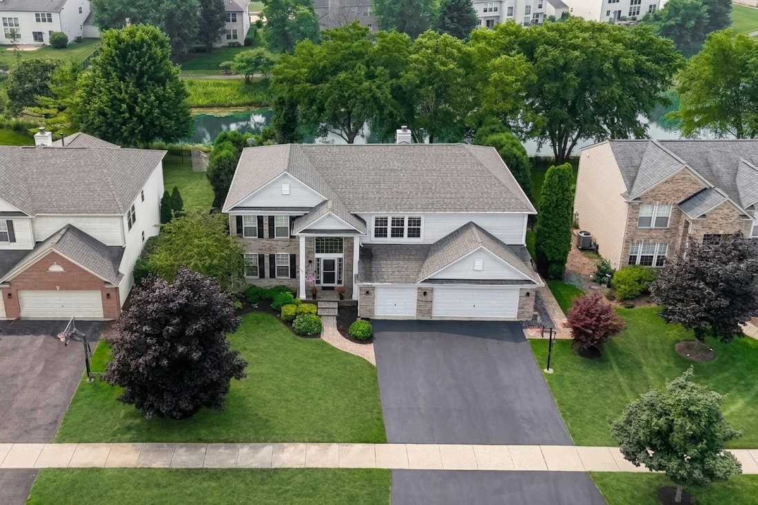 House in Lindenhurst, Illinois, United States 5 - 18463883