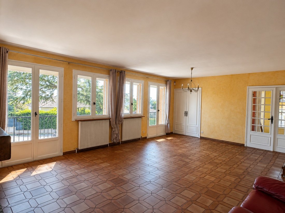 House in Saint-Genis-les-Ollieres, Auvergne-Rhône-Alpes, France 3 - 18459231
