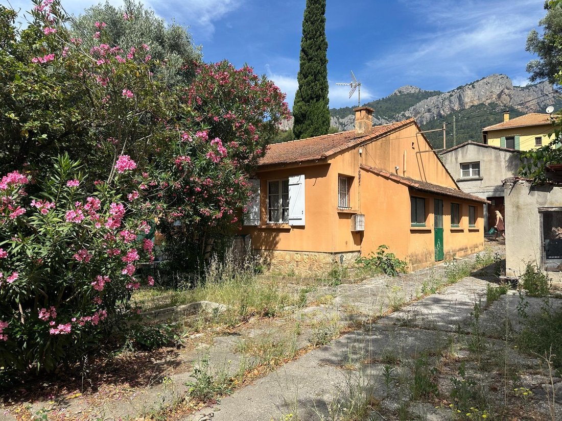 House in Le Revest-les-Eaux, Provence-Alpes-Côte d'Azur, France 2 - 18233355