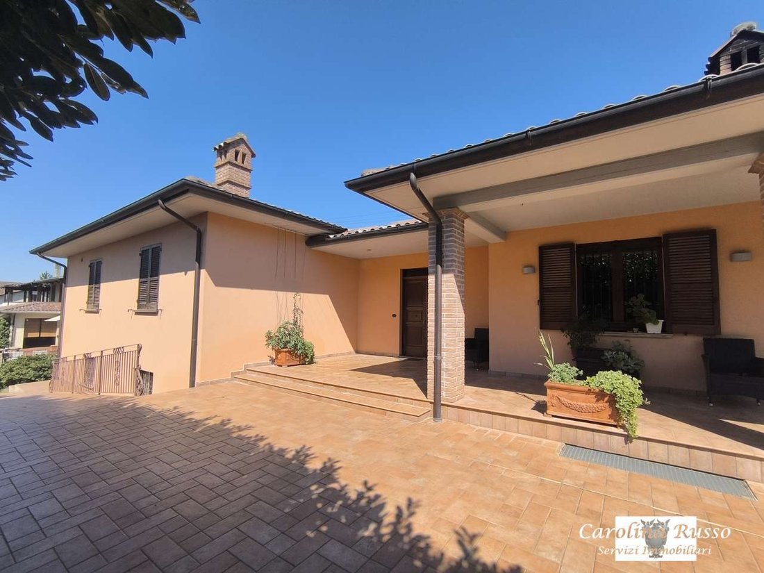 Villa in Spello, Umbria, Italy 2 - 18465686