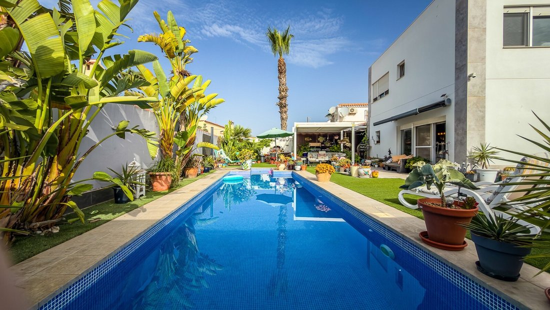 Villa in Torrevieja, Valencian Community, Spain 2 - 18077105