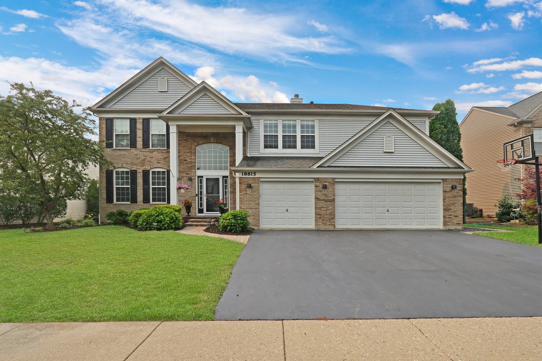 House in Lindenhurst, Illinois, United States 1 - 18463883