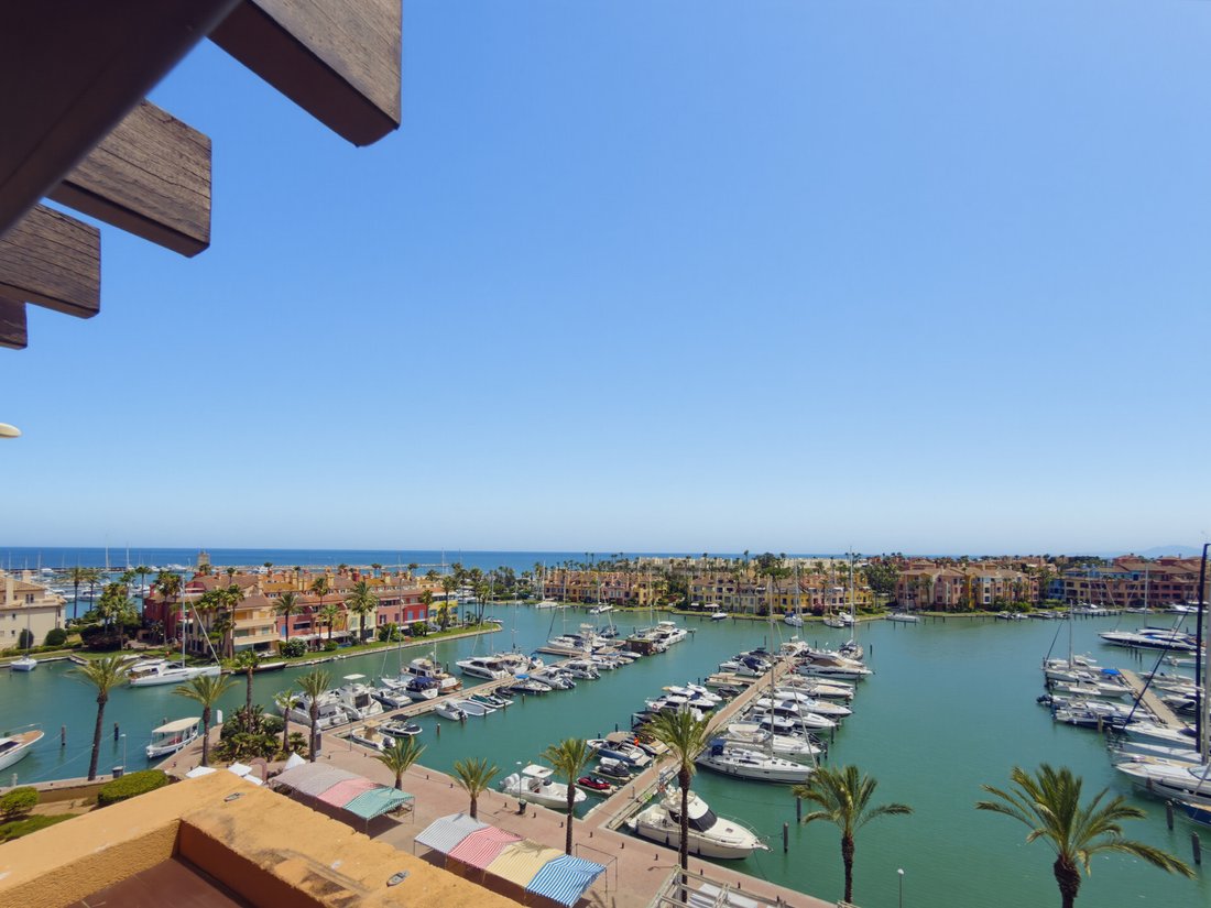 Apartment in Sotogrande, San Roque, Andalusia 1 - 18468298