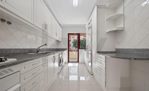 Apartment in Oeiras e Sao Juliao da Barra, Paco de Arcos e Caxias, Lisbon, Portugal 1
