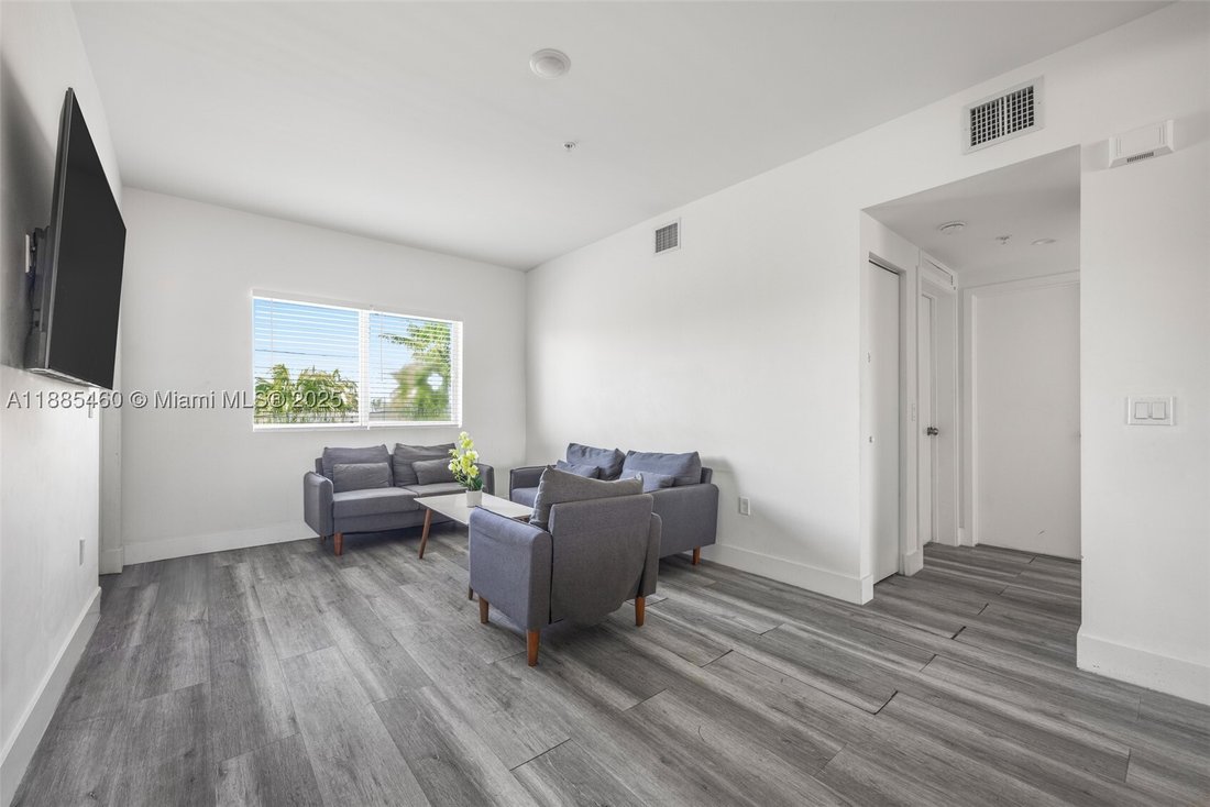 Hallandale Beach, Florida, United States 4 - 16636414