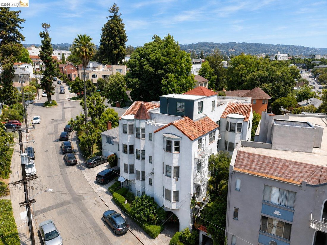 Oakland, California, United States 2 - 18466376