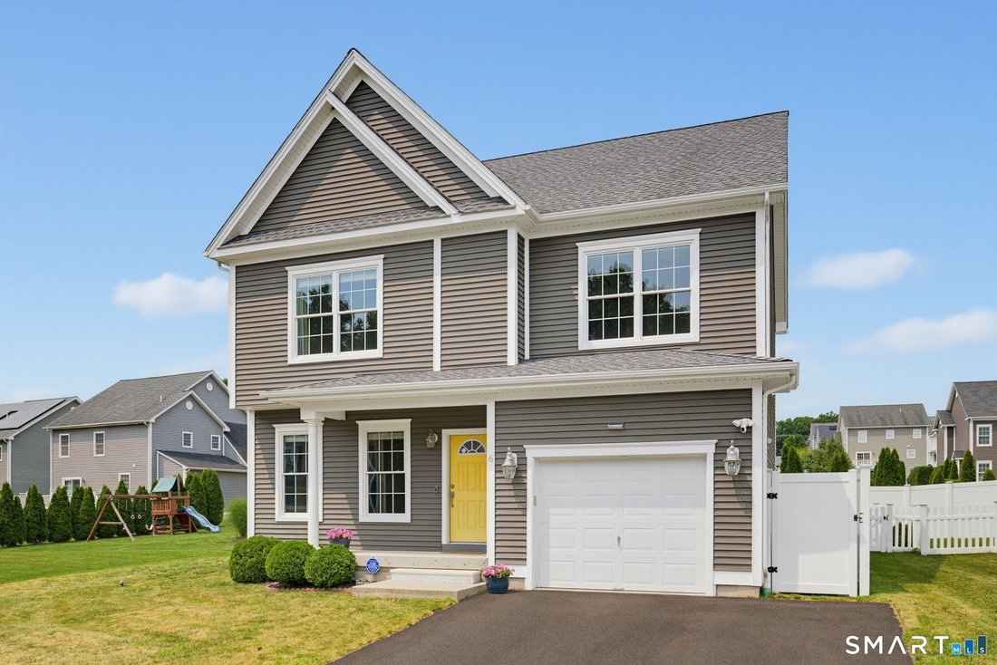 House in Plainville, Connecticut, United States 2 - 18460438