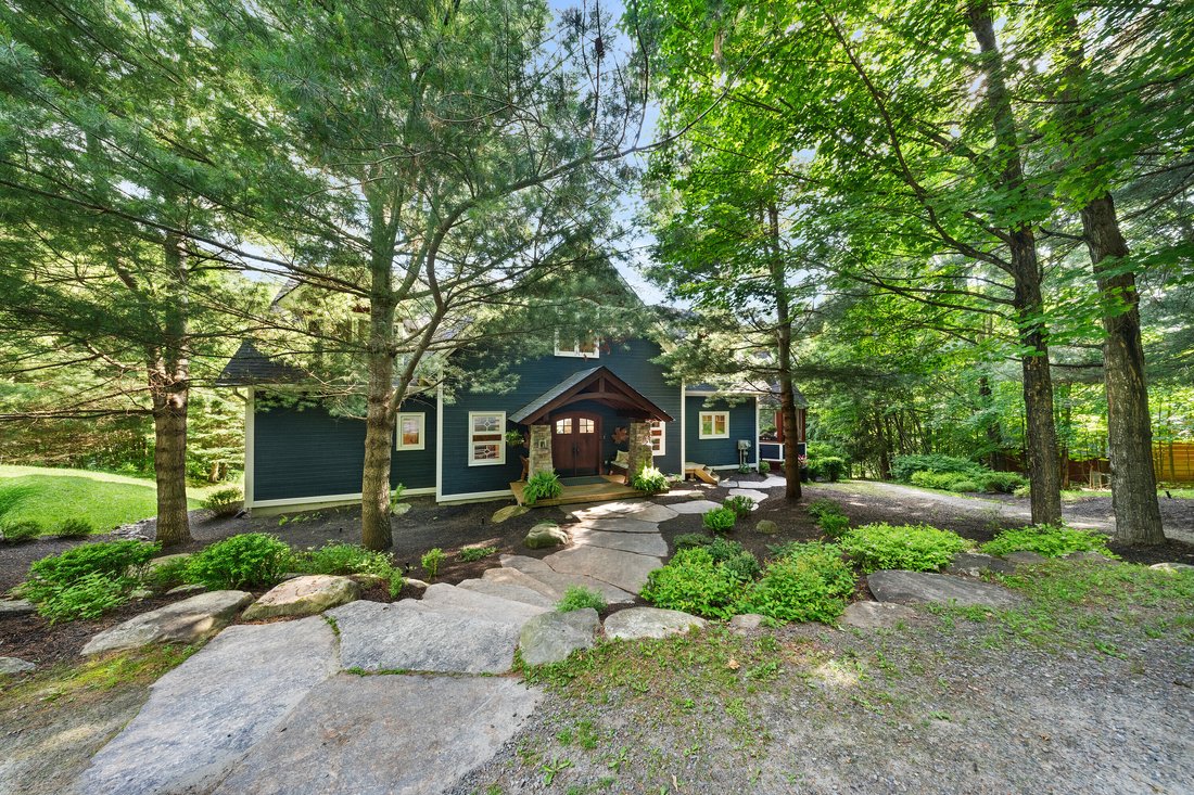 House in Huntsville, Ontario, Canada 2 - 18466629