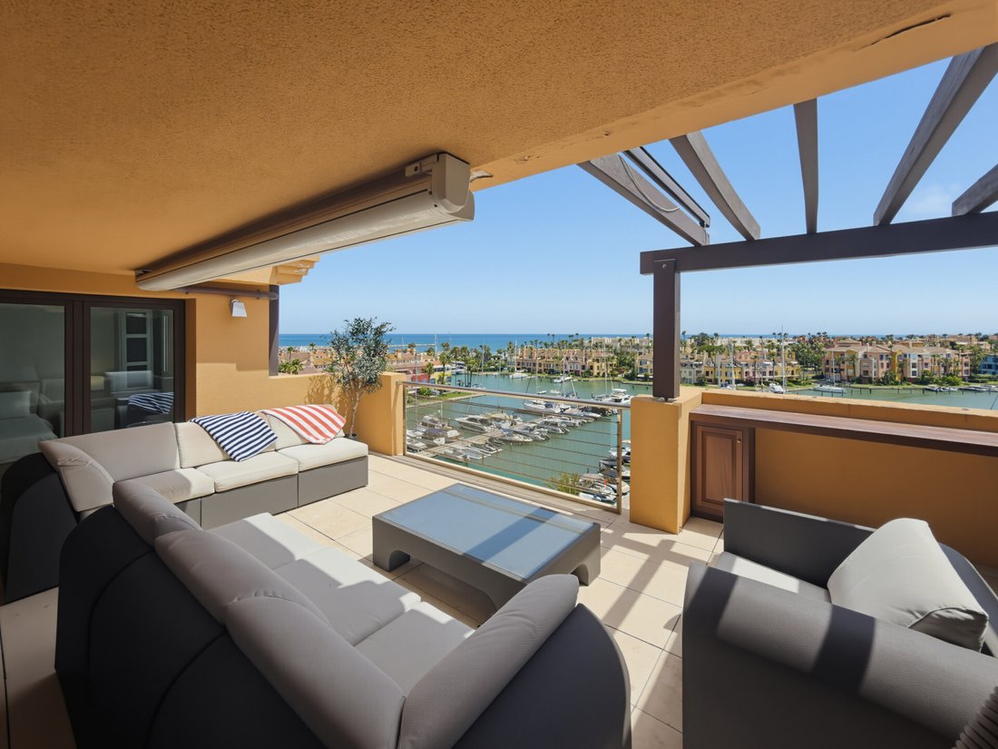 Apartment in Sotogrande, San Roque, Andalusia 4 - 18468298