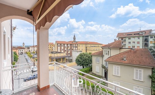 Wohnung in Arona, Piemont, Italien 1