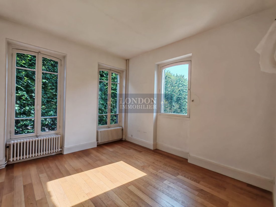 Apartment in Domaine National du Château, Versailles, France 5 - 18457014