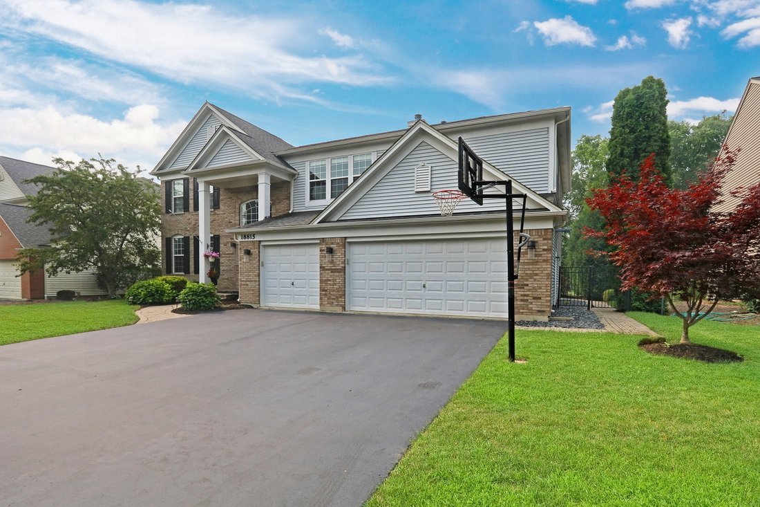 House in Lindenhurst, Illinois, United States 3 - 18463883