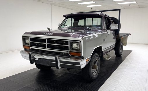 5.9L Cummins Turbo Diesel/A727 Auto/Dana Axles/Endless Possibilities/Nifty Paint in Morgantown, United States 1