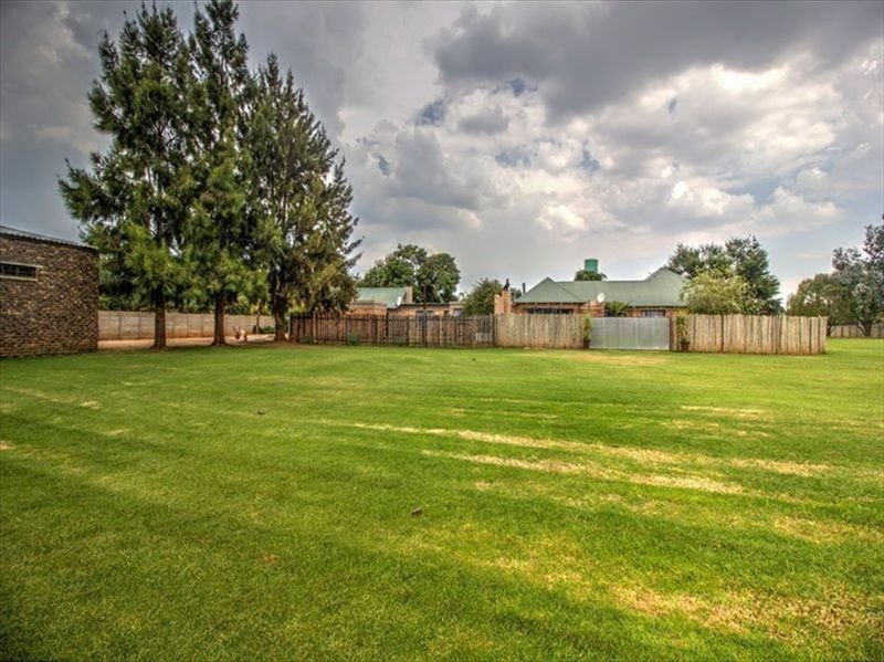 Estate in Glen marais, Gauteng, South Africa 2 - 18464507