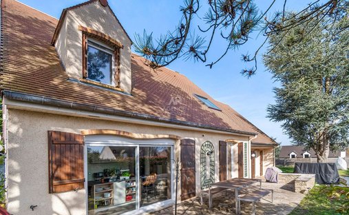 House in Sud, Chambourcy, France 1