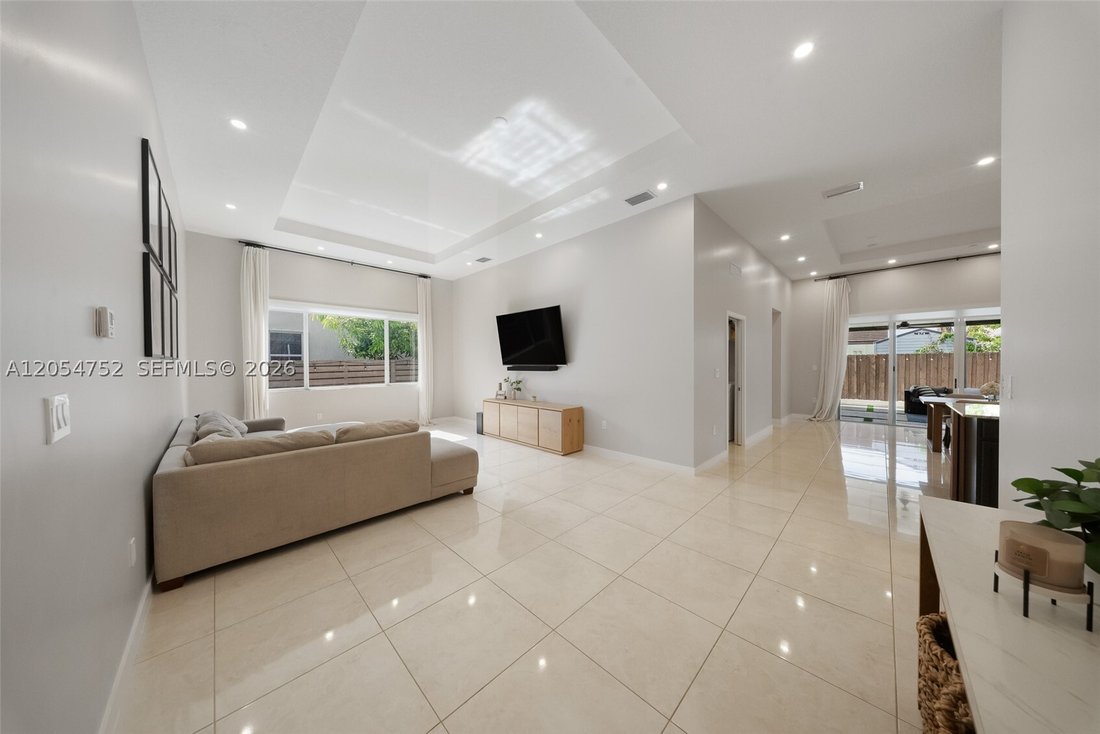 House in Miami, Florida, United States 4 - 18459416