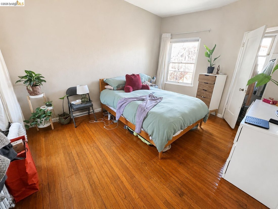 Oakland, California, United States 3 - 18466376