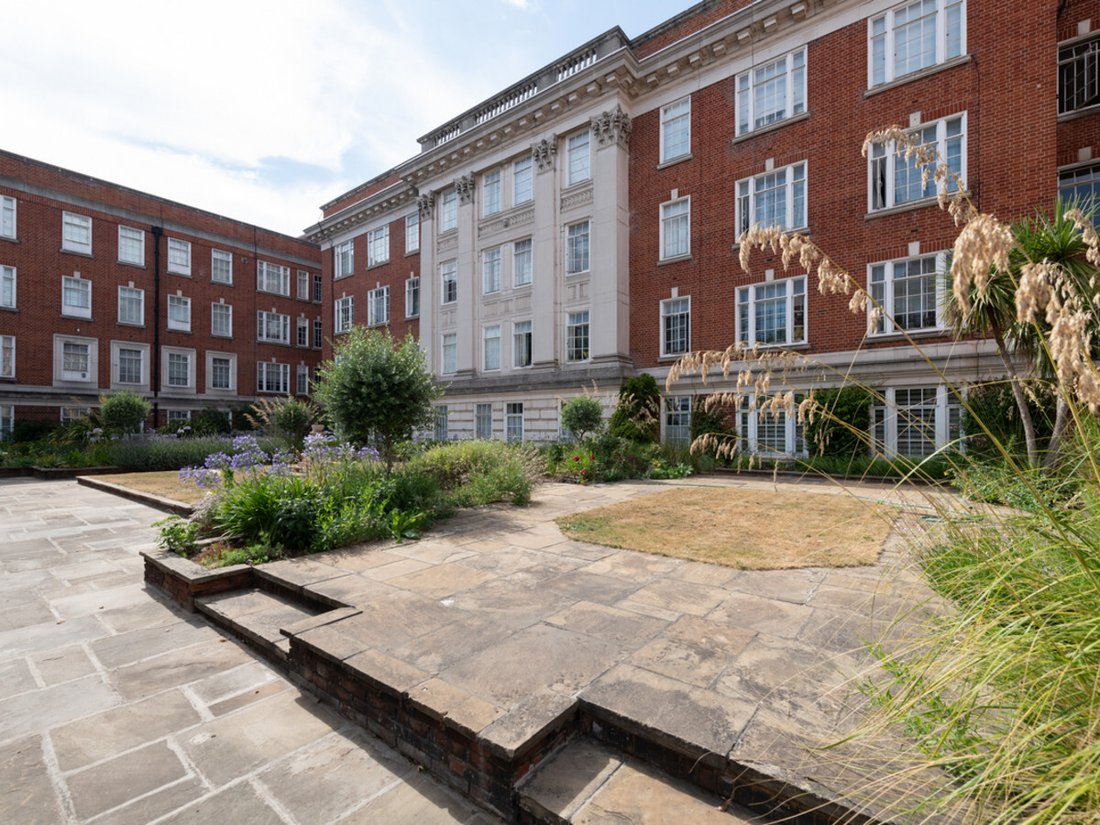 Apartment in Campden Hill, Kensington And Chelsea, England 1 - 18460093