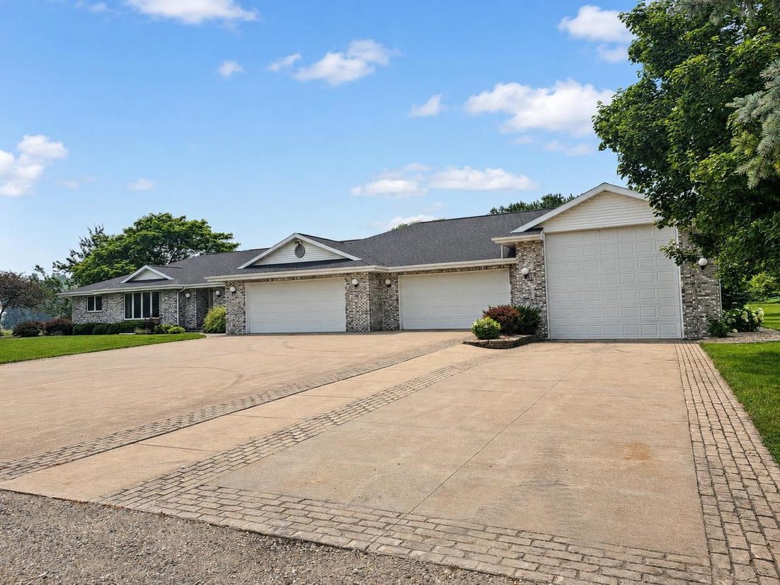 House in Neenah, Wisconsin, United States 2 - 18455476