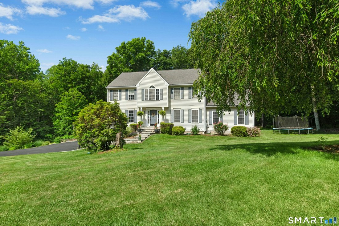 Southbury, Connecticut, United States 4 - 18460484