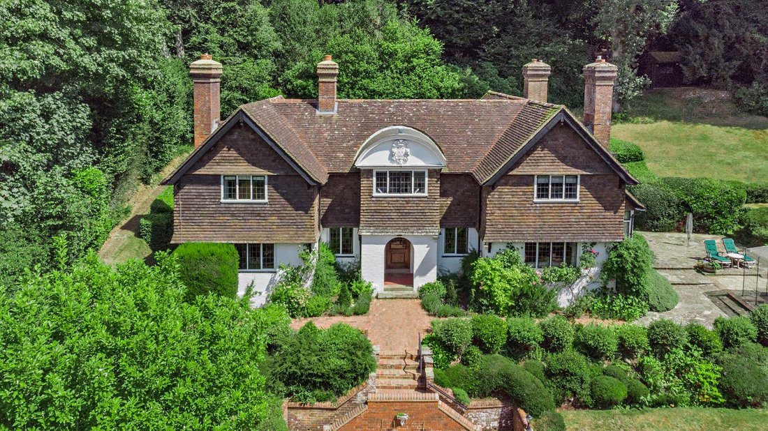 House in Beacon Hill, England 1 - 18456027