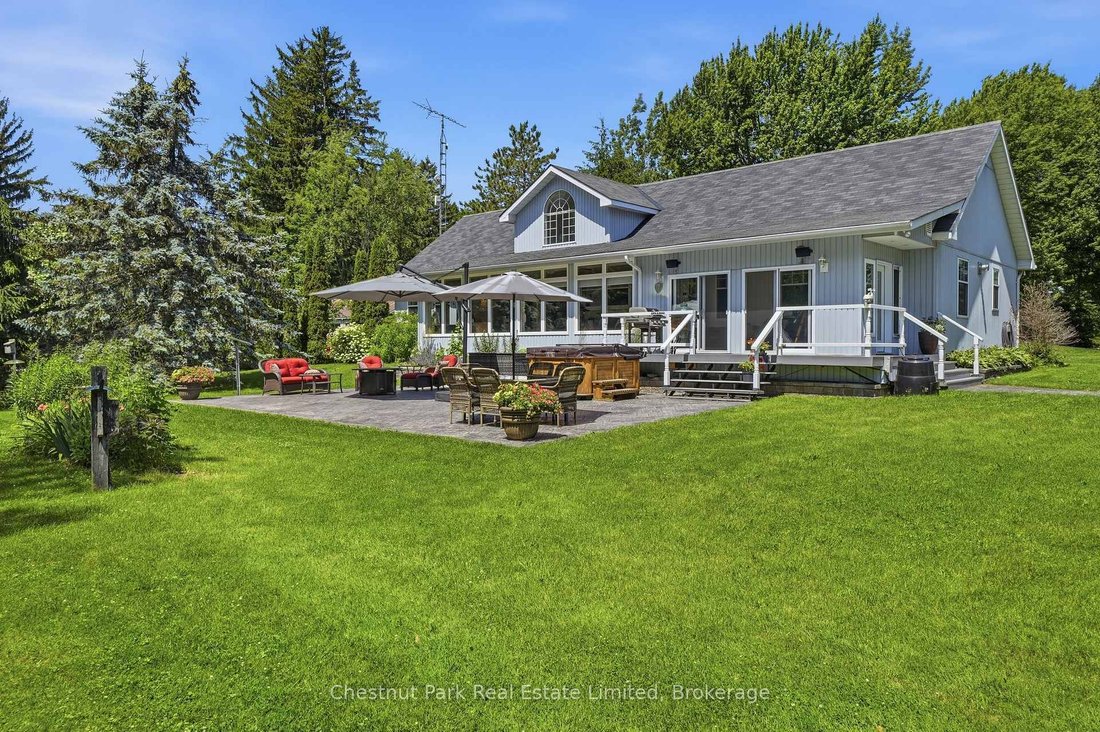 House in Prince Edward, Ontario, Canada 1 - 18371452