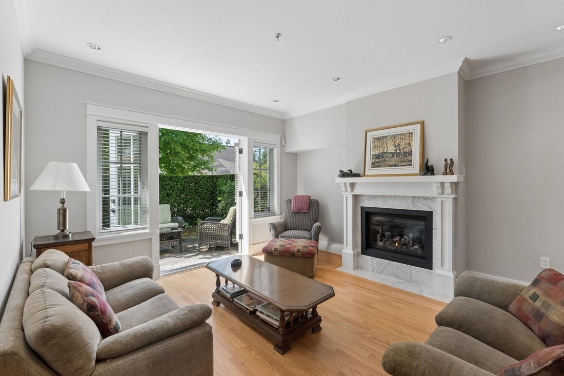 House in West Vancouver, British Columbia, Canada 3 - 18465120