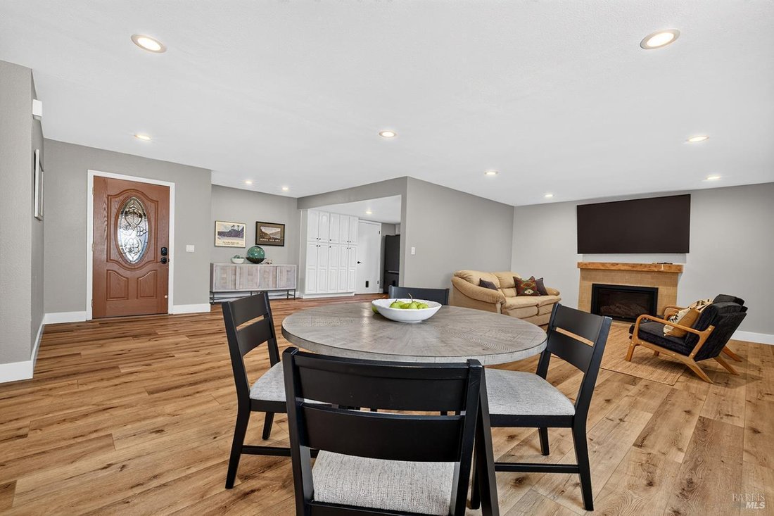 House in Rohnert Park, California, United States 4 - 18465178