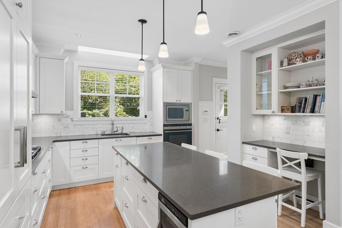 House in West Vancouver, British Columbia, Canada 1 - 18465120