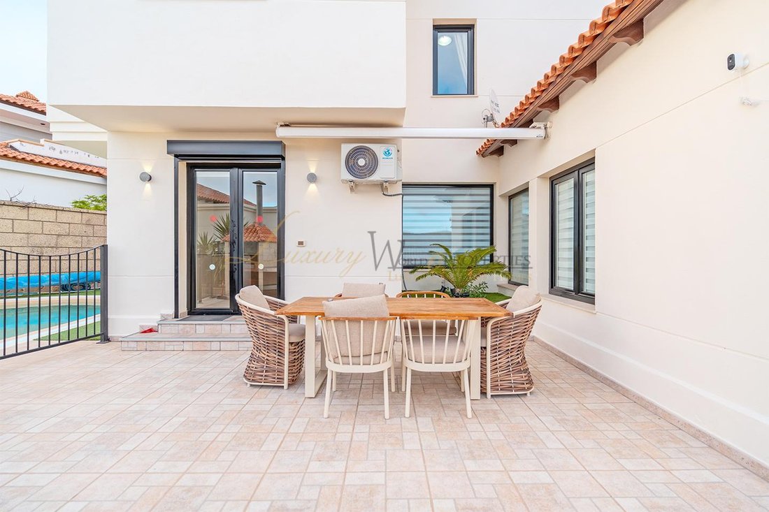 Villa in Arona, Canary Islands, Spain 4 - 18456004