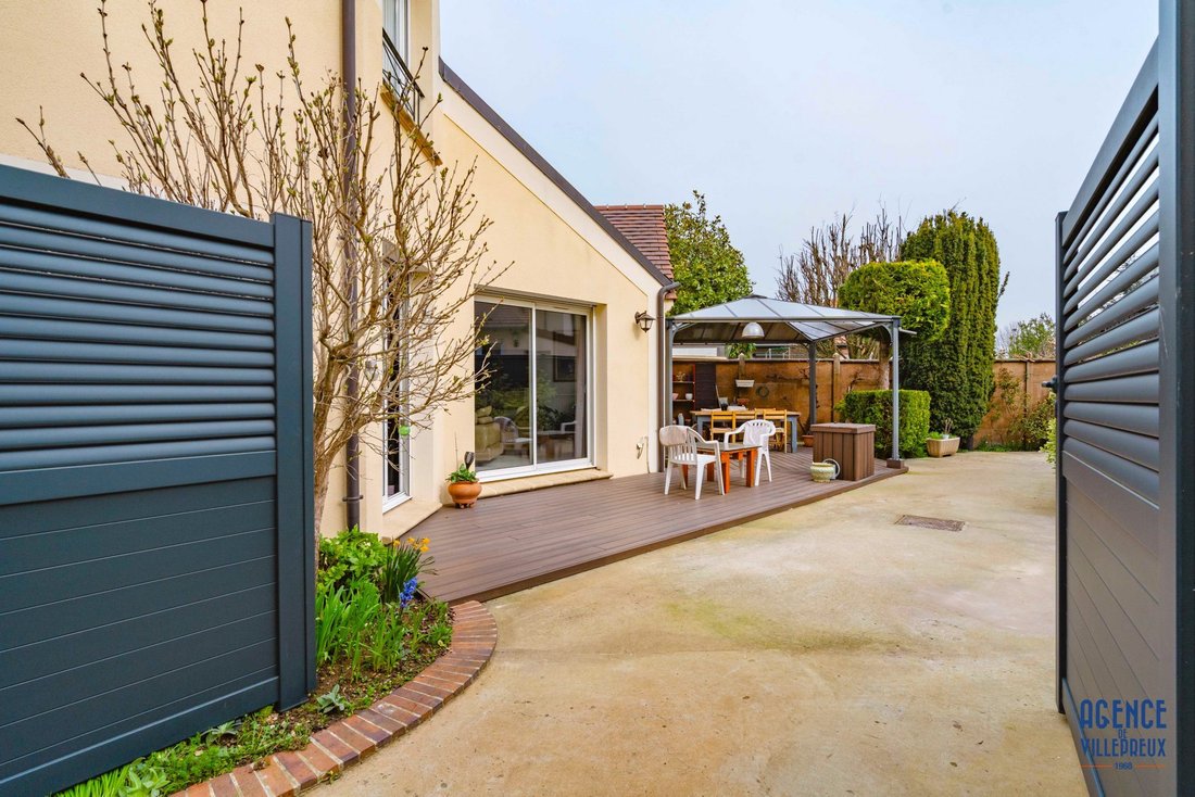 House in Les Clayes-sous-Bois, Ile-de-France, France 2 - 17432735