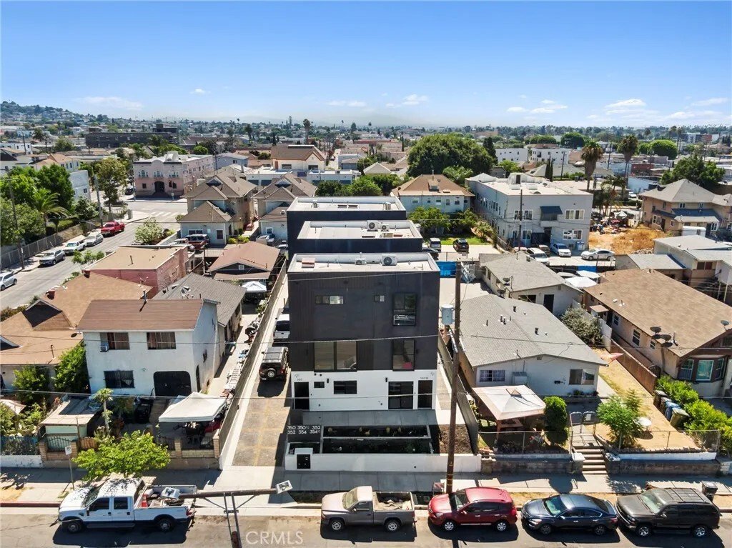Los Angeles, California, United States 3 - 18466574
