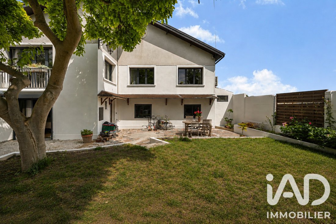 House in Varenne-Centre-Rive Charmante, Noisy-le-Grand, France 1 - 18097228