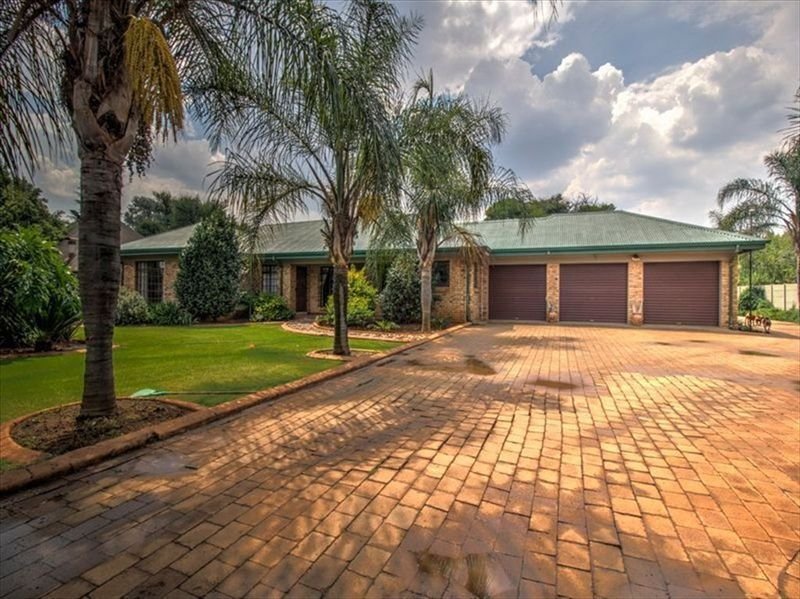 Estate in Glen marais, Gauteng, South Africa 3 - 18464507