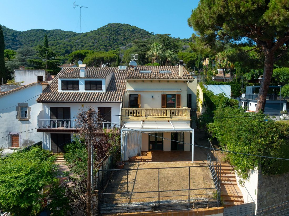 Villa in Premia de Dalt, Catalonia, Spain 2 - 18455697