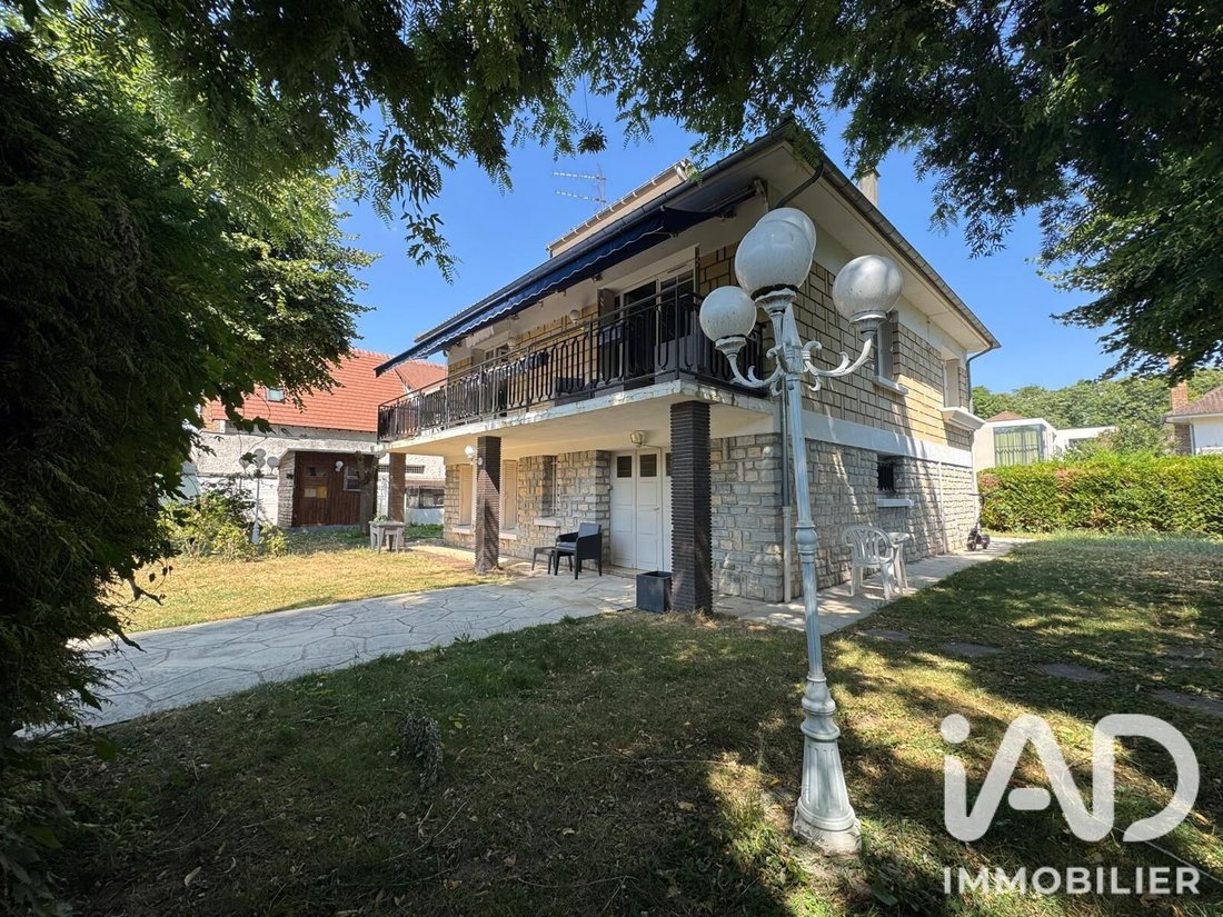 House in Chennevieres-sur-Marne, Ile-de-France, France 2 - 18461725