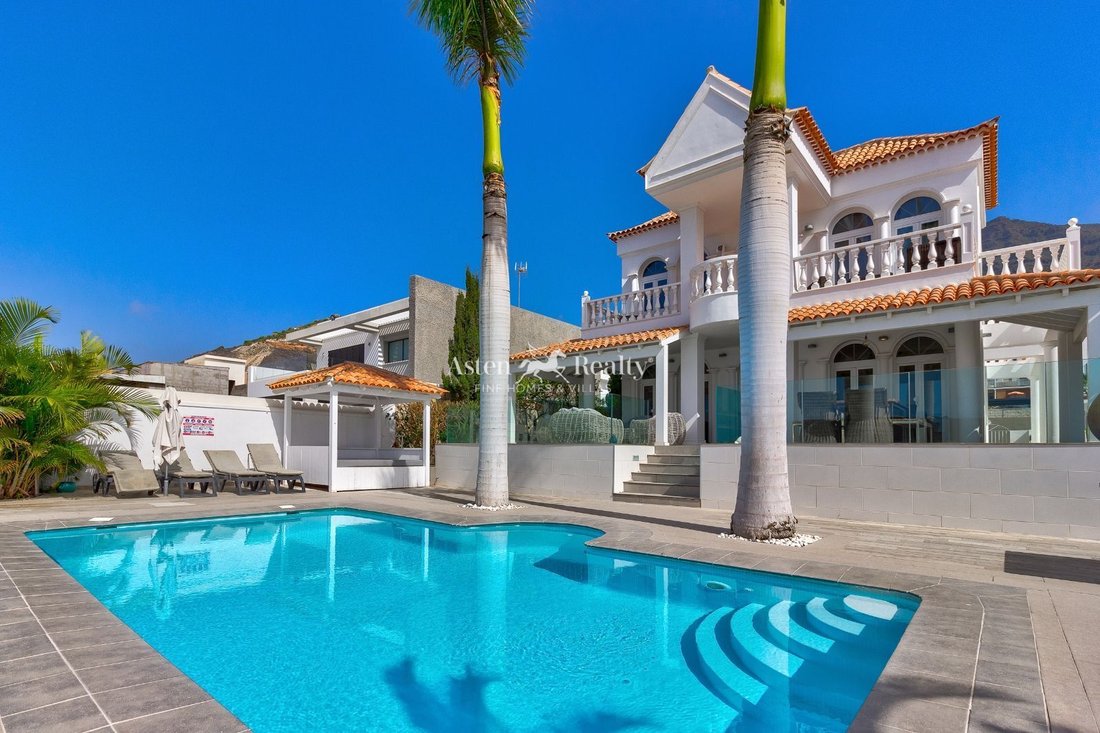 Villa in Costa Adeje, Adeje, Canary Islands 1 - 18460738