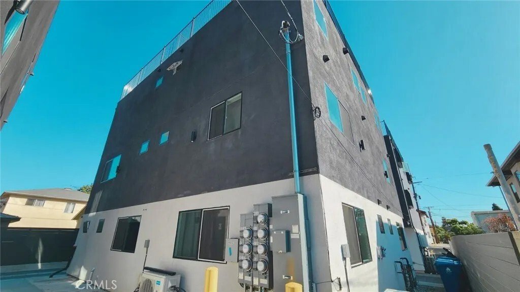 Los Angeles, California, United States 4 - 18466570