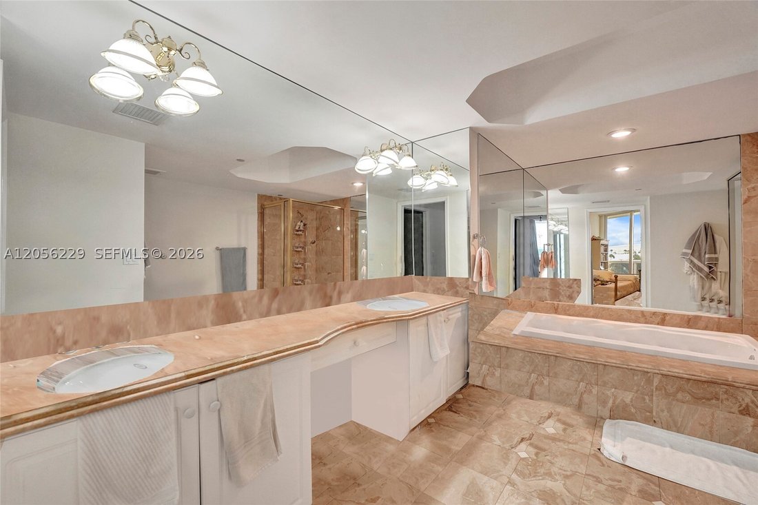 Condo in Bal Harbour, Florida, United States 4 - 18470378