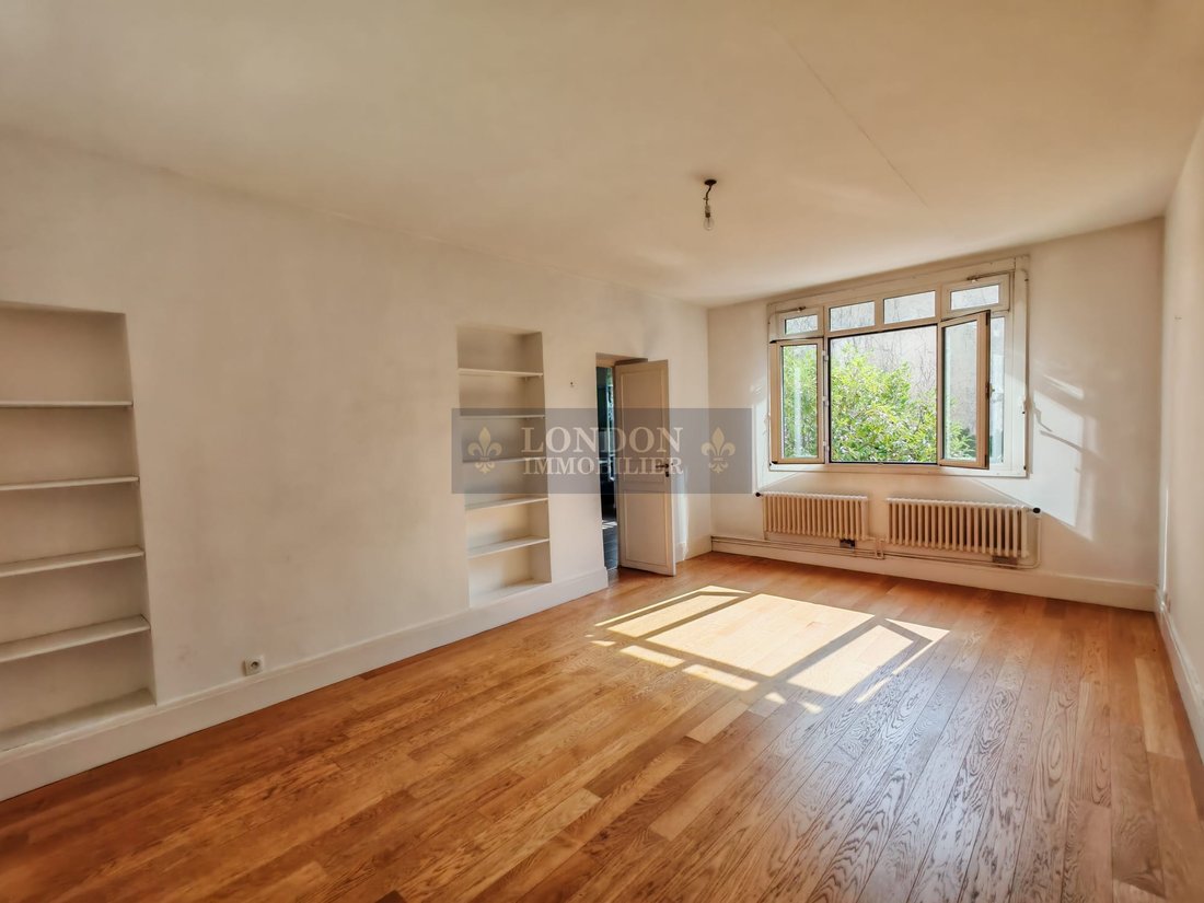 Apartment in Domaine National du Château, Versailles, France 1 - 18457014
