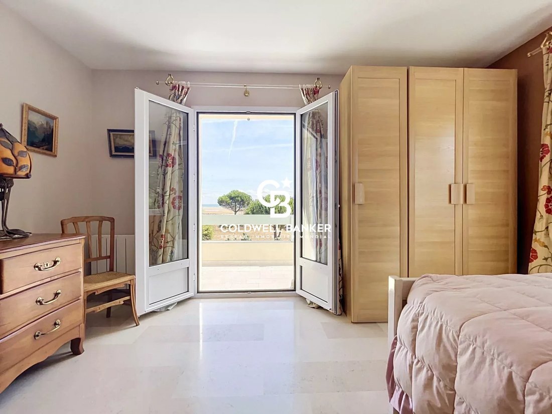 House in Saint-Georges-d'Oleron, Nouvelle-Aquitaine, France 5 - 18457473
