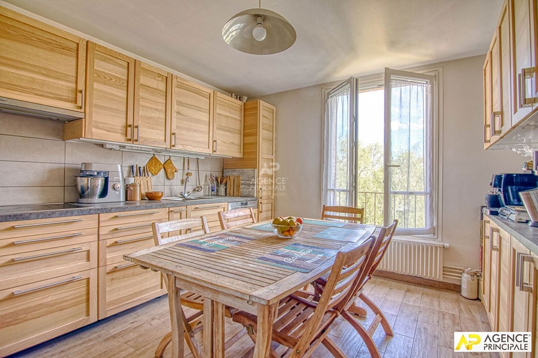 Apartment in Domaine National du Château, Versailles, France 3 - 18468134