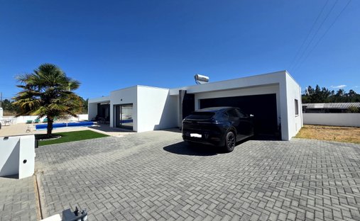 House in Pataias, Leiria District, Portugal 1