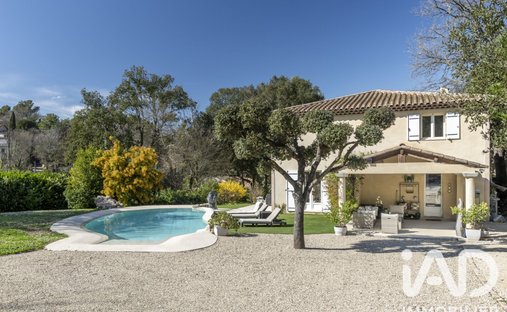 House in Nord, Roquefort-les-Pins, France 1