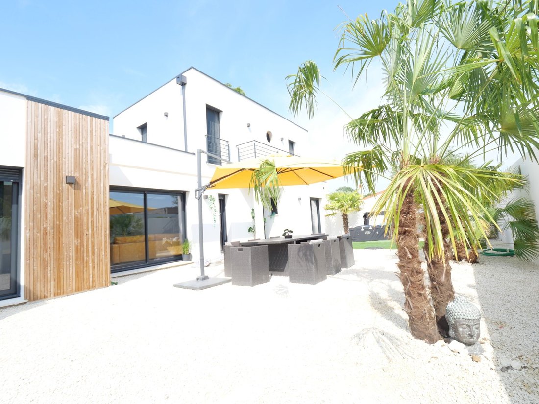 Villa in Saint-Sulpice-de-Royan, Nouvelle-Aquitaine, France 3 - 16603436
