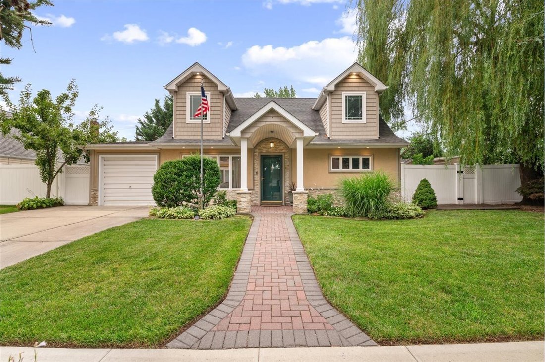 House in Bethpage, New York, United States 2 - 18457491