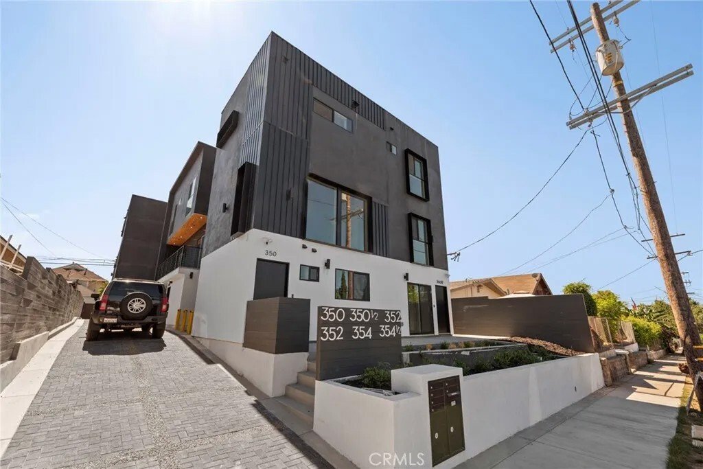 Los Angeles, California, United States 5 - 18466574